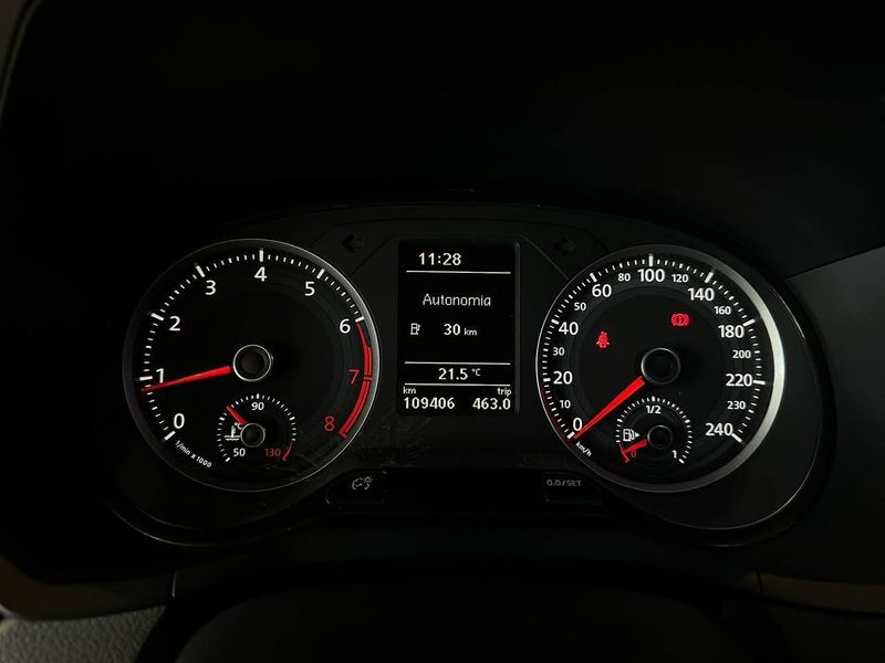 Volkswagen Voyage COMF/Highli 1.6 T.Flex 8V 4p 2017/2018 CONCEPT MOTORS PASSO FUNDO / Carros no Vale Volkswagen Voyage COMF/Highli 1.6 T.Flex 8V 4p 2017/2018 CONCEPT MOTORS PASSO FUNDO / Carros no Vale