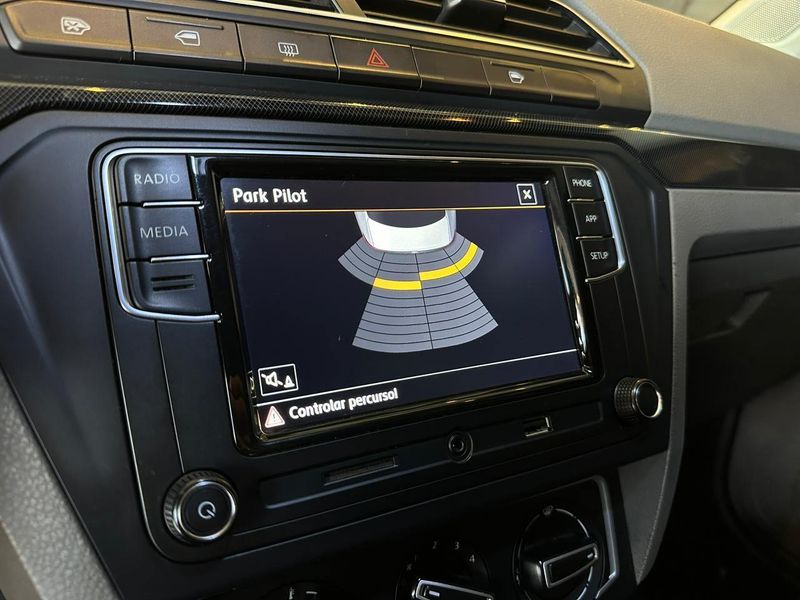 Volkswagen Voyage COMF/Highli 1.6 T.Flex 8V 4p 2017/2018 CONCEPT MOTORS PASSO FUNDO / Carros no Vale Volkswagen Voyage COMF/Highli 1.6 T.Flex 8V 4p 2017/2018 CONCEPT MOTORS PASSO FUNDO / Carros no Vale