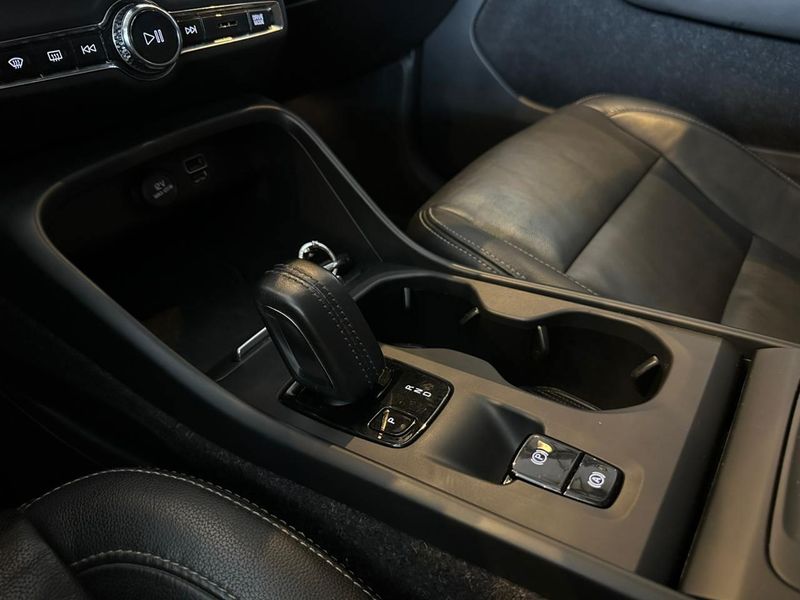 Volvo XC40 T-5 MOMENTUM 2.0 252cv AWD 2019/2020 CONCEPT MOTORS PASSO FUNDO / Carros no Vale Volvo XC40 T-5 MOMENTUM 2.0 252cv AWD 2019/2020 CONCEPT MOTORS PASSO FUNDO / Carros no Vale