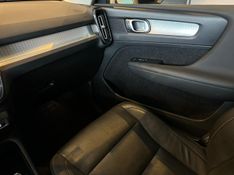 Volvo XC40 T-5 MOMENTUM 2.0 252cv AWD 2019/2020 CONCEPT MOTORS PASSO FUNDO / Carros no Vale
