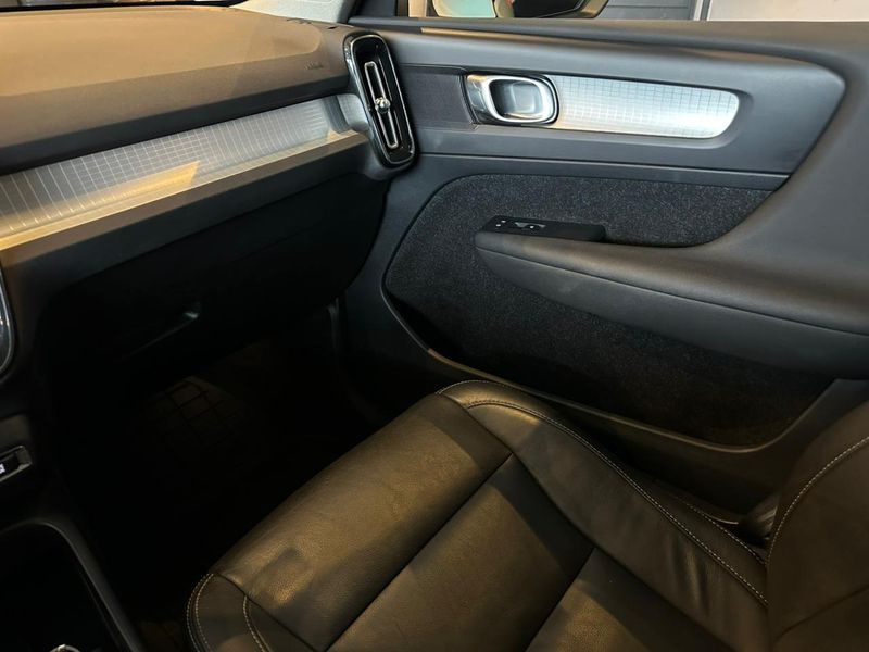 Volvo XC40 T-5 MOMENTUM 2.0 252cv AWD 2019/2020 CONCEPT MOTORS PASSO FUNDO / Carros no Vale Volvo XC40 T-5 MOMENTUM 2.0 252cv AWD 2019/2020 CONCEPT MOTORS PASSO FUNDO / Carros no Vale