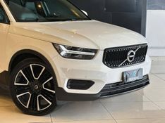 Volvo XC40 T-5 MOMENTUM 2.0 252cv AWD 2019/2020 CONCEPT MOTORS PASSO FUNDO / Carros no Vale