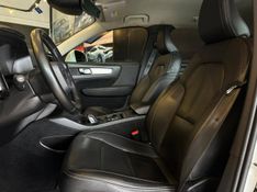 Volvo XC40 T-5 MOMENTUM 2.0 252cv AWD 2019/2020 CONCEPT MOTORS PASSO FUNDO / Carros no Vale