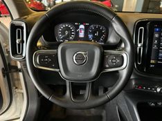 Volvo XC40 T-5 MOMENTUM 2.0 252cv AWD 2019/2020 CONCEPT MOTORS PASSO FUNDO / Carros no Vale