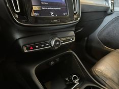 Volvo XC40 T-5 MOMENTUM 2.0 252cv AWD 2019/2020 CONCEPT MOTORS PASSO FUNDO / Carros no Vale