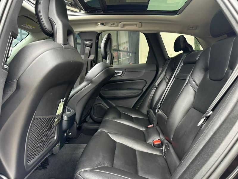 Volvo XC60 T-5 MOMENTUM 2.0 254cv AWD 5p 2017/2018 CONCEPT MOTORS PASSO FUNDO / Carros no Vale Volvo XC60 T-5 MOMENTUM 2.0 254cv AWD 5p 2017/2018 CONCEPT MOTORS PASSO FUNDO / Carros no Vale