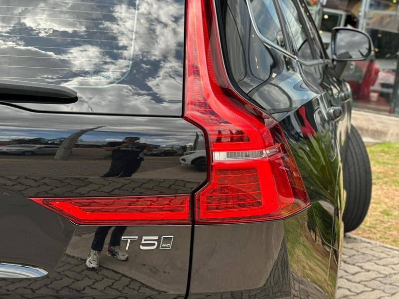 Volvo XC60 T-5 MOMENTUM 2.0 254cv AWD 5p 2017/2018 CONCEPT MOTORS PASSO FUNDO / Carros no Vale Volvo XC60 T-5 MOMENTUM 2.0 254cv AWD 5p 2017/2018 CONCEPT MOTORS PASSO FUNDO / Carros no Vale