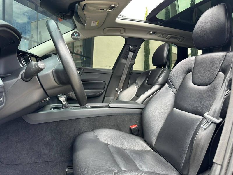 Volvo XC60 T-5 MOMENTUM 2.0 254cv AWD 5p 2017/2018 CONCEPT MOTORS PASSO FUNDO / Carros no Vale Volvo XC60 T-5 MOMENTUM 2.0 254cv AWD 5p 2017/2018 CONCEPT MOTORS PASSO FUNDO / Carros no Vale