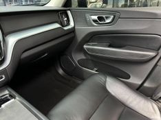 Volvo XC60 T-5 MOMENTUM 2.0 254cv AWD 5p 2017/2018 CONCEPT MOTORS PASSO FUNDO / Carros no Vale