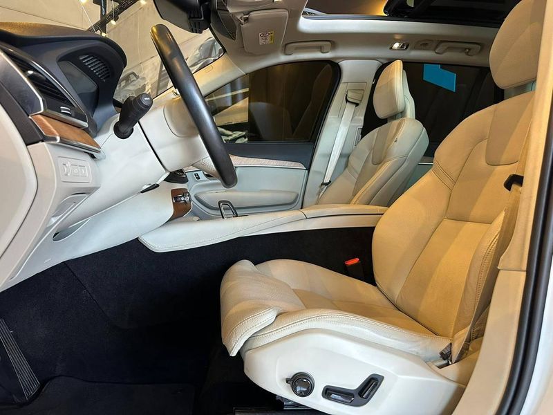 Volvo XC90 T-8 INSC EXPRESS 2.0 (HÃ­brido) 2022/2022 CONCEPT MOTORS PASSO FUNDO / Carros no Vale