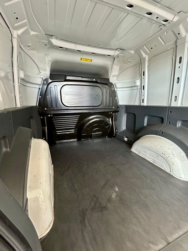 Fiat Fiorino Furgão Work HARD 1.4 8V 2017/2018 PC VEÍCULOS SANTA CRUZ DO SUL / Carros no Vale