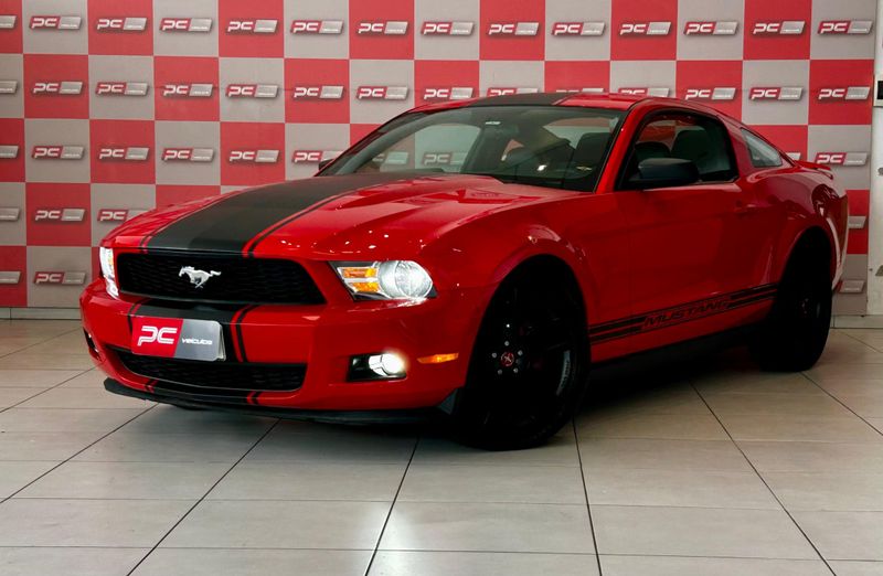 Ford Mustang 3.7 V6 Coupe 2010/2011 PC VEÍCULOS SANTA CRUZ DO SUL / Carros no Vale