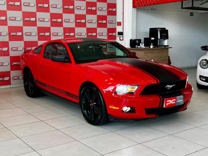 Ford Mustang 3.7 V6 Coupe 2010/2011 PC VEÍCULOS SANTA CRUZ DO SUL / Carros no Vale