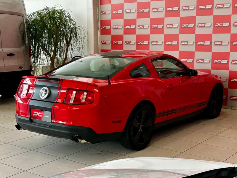 Ford Mustang 3.7 V6 Coupe 2010/2011 PC VEÍCULOS SANTA CRUZ DO SUL / Carros no Vale