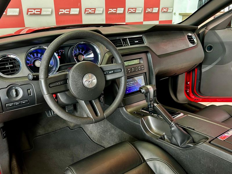 Ford Mustang 3.7 V6 Coupe 2010/2011 PC VEÍCULOS SANTA CRUZ DO SUL / Carros no Vale