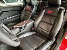 Ford Mustang 3.7 V6 Coupe 2010/2011 PC VEÍCULOS SANTA CRUZ DO SUL / Carros no Vale