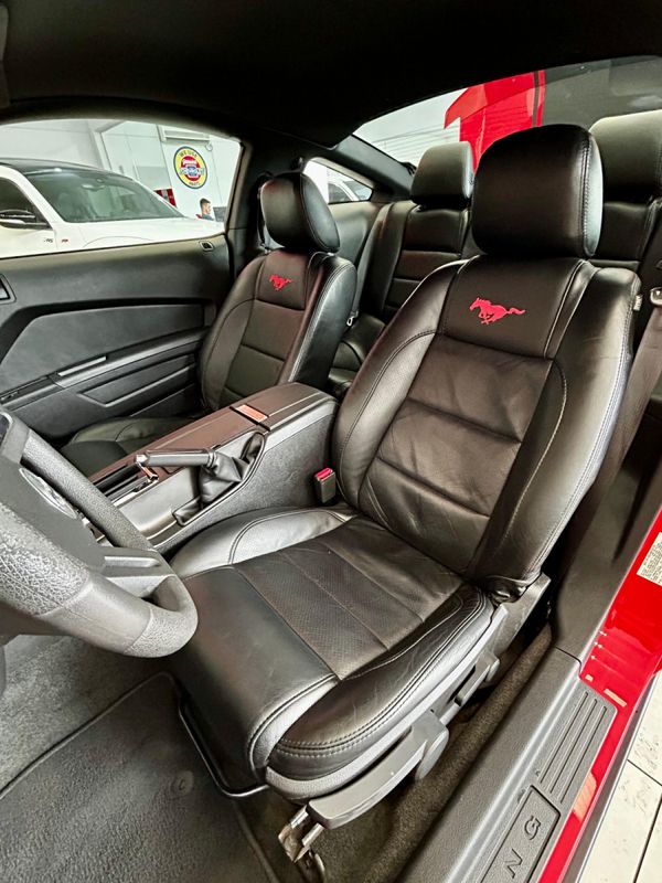 Ford Mustang 3.7 V6 Coupe 2010/2011 PC VEÍCULOS SANTA CRUZ DO SUL / Carros no Vale