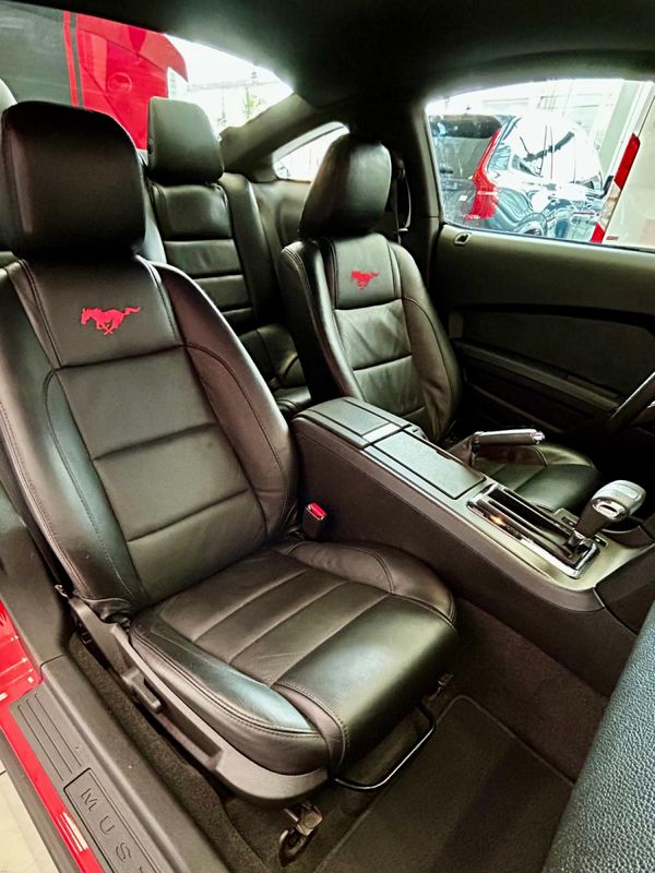 Ford Mustang 3.7 V6 Coupe 2010/2011 PC VEÍCULOS SANTA CRUZ DO SUL / Carros no Vale