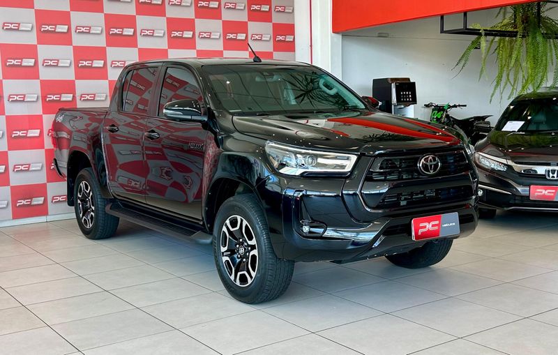 Toyota Hilux CD SRX 4×4 2.8 TDI 16V 2022/2023 PC VEÍCULOS SANTA CRUZ DO SUL / Carros no Vale