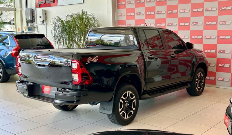 Toyota Hilux CD SRX 4×4 2.8 TDI 16V 2022/2023 PC VEÍCULOS SANTA CRUZ DO SUL / Carros no Vale