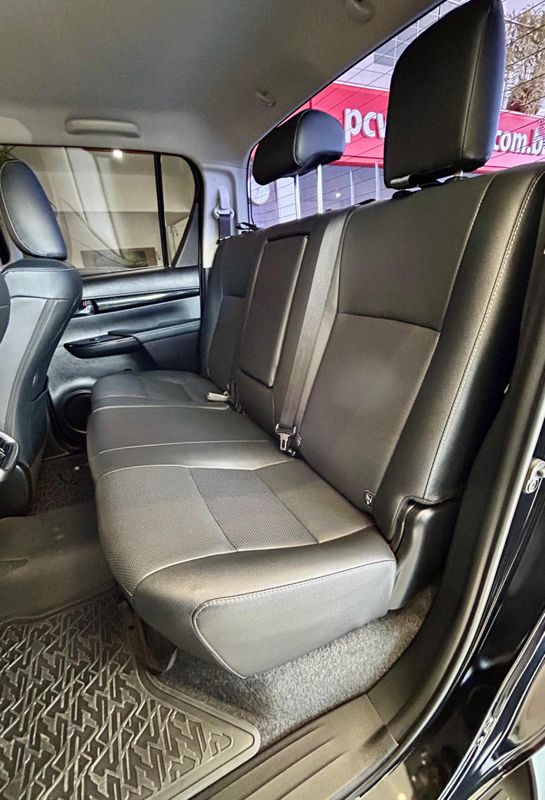 Toyota Hilux CD SRX 4×4 2.8 TDI 16V 2022/2023 PC VEÍCULOS SANTA CRUZ DO SUL / Carros no Vale