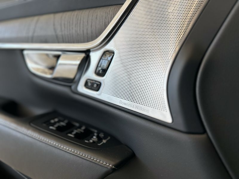 Volvo S90 T-8 INSCRIPT 2.0 AWD (Híbrido) 2020/2021 PC VEÍCULOS SANTA CRUZ DO SUL / Carros no Vale