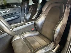Volvo XC 60 T-5 R-DESIGN 2.0 AWD 2017/2018 PC VEÍCULOS SANTA CRUZ DO SUL / Carros no Vale