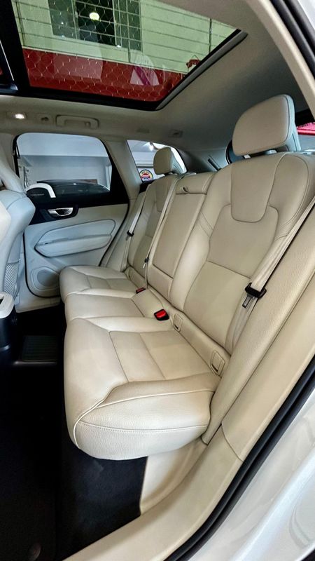 Volvo XC 60 T-8 INSC EXPRESS 2.0 (Híbrido) 2022/2022 PC VEÍCULOS SANTA CRUZ DO SUL / Carros no Vale Volvo XC 60 T-8 INSC EXPRESS 2.0 (Híbrido) 2022/2022 PC VEÍCULOS SANTA CRUZ DO SUL / Carros no Vale