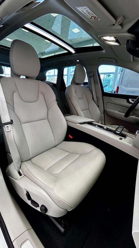 Volvo XC 60 T-8 INSC EXPRESS 2.0 (Híbrido) 2022/2022 PC VEÍCULOS SANTA CRUZ DO SUL / Carros no Vale Volvo XC 60 T-8 INSC EXPRESS 2.0 (Híbrido) 2022/2022 PC VEÍCULOS SANTA CRUZ DO SUL / Carros no Vale