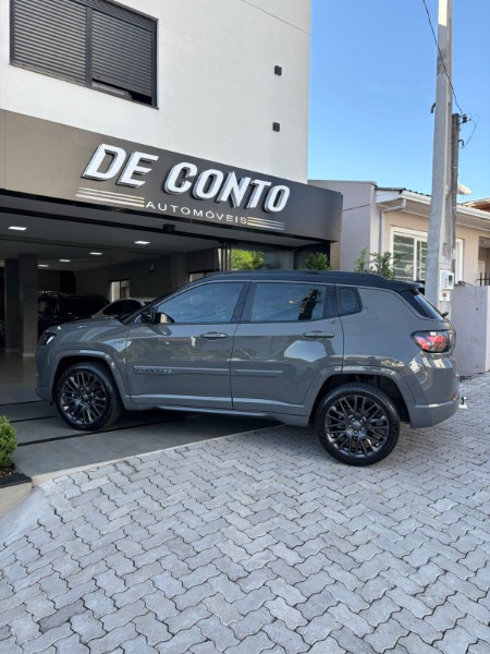 JEEP COMPASS 1.3 SERIE S T270 16V TURBO /2023 DE CONTO AUTOMÓVEIS SARANDI / Carros no Vale
