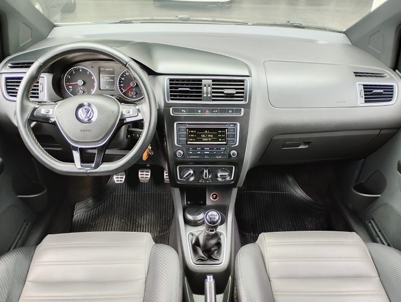 VOLKSWAGEN CROSSFOX MSI 1.6 /2015 CHIMA VEÍCULOS VENÂNCIO AIRES / Carros no Vale VOLKSWAGEN CROSSFOX MSI 1.6 /2015 CHIMA VEÍCULOS VENÂNCIO AIRES / Carros no Vale