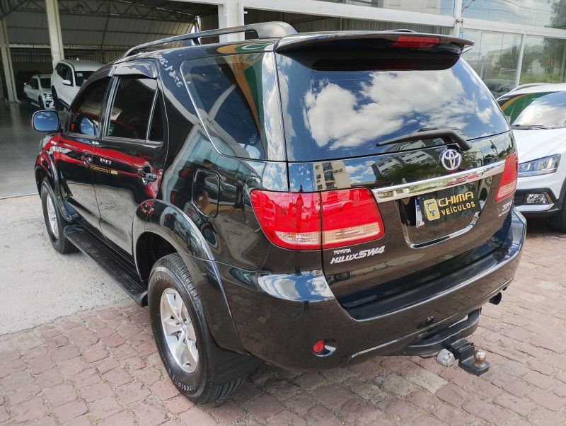 TOYOTA HILUX SW4 3.0 SRV 4X4 16V /2007 CHIMA VEÍCULOS VENÂNCIO AIRES / Carros no Vale TOYOTA HILUX SW4 3.0 SRV 4X4 16V /2007 CHIMA VEÍCULOS VENÂNCIO AIRES / Carros no Vale
