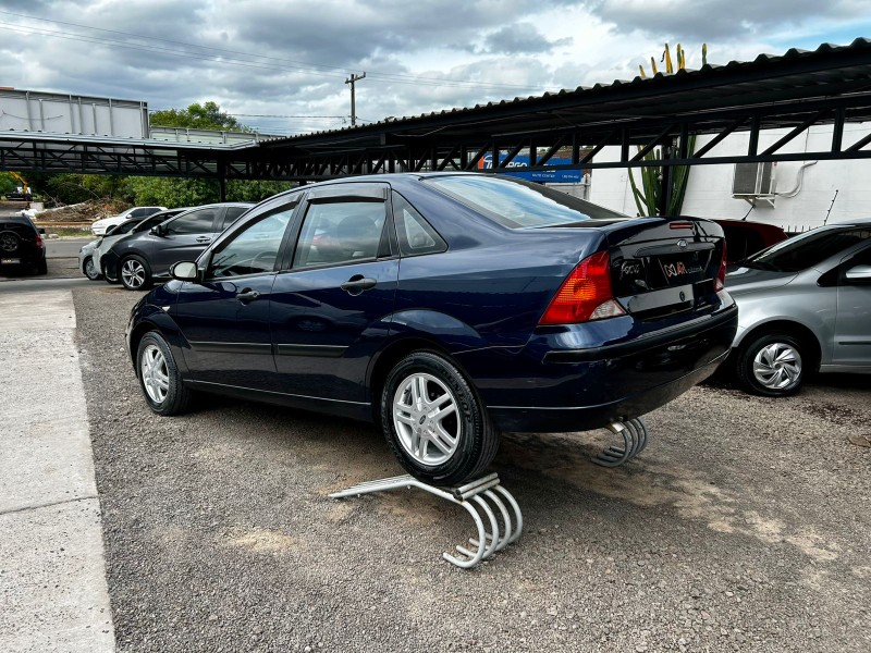 FORD FOCUS 1.6 8V FLEX 4P MANUAL /2008 AR MULTIMARCAS VENÂNCIO AIRES / Carros no Vale