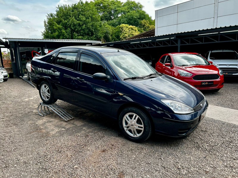 FORD FOCUS 1.6 8V FLEX 4P MANUAL /2008 AR MULTIMARCAS VENÂNCIO AIRES / Carros no Vale