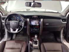 TOYOTA HILUX SW4 3.0 4X4 8V 2019/2019 TIAGO AUTOMÓVEIS VENÂNCIO AIRES / Carros no Vale