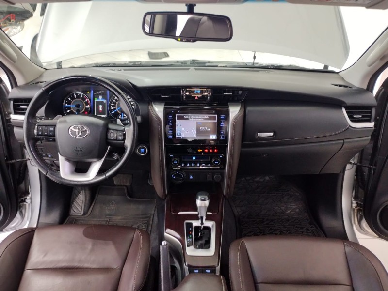 TOYOTA HILUX SW4 3.0 4X4 8V 2019/2019 TIAGO AUTOMÓVEIS VENÂNCIO AIRES / Carros no Vale TOYOTA HILUX SW4 3.0 4X4 8V 2019/2019 TIAGO AUTOMÓVEIS VENÂNCIO AIRES / Carros no Vale