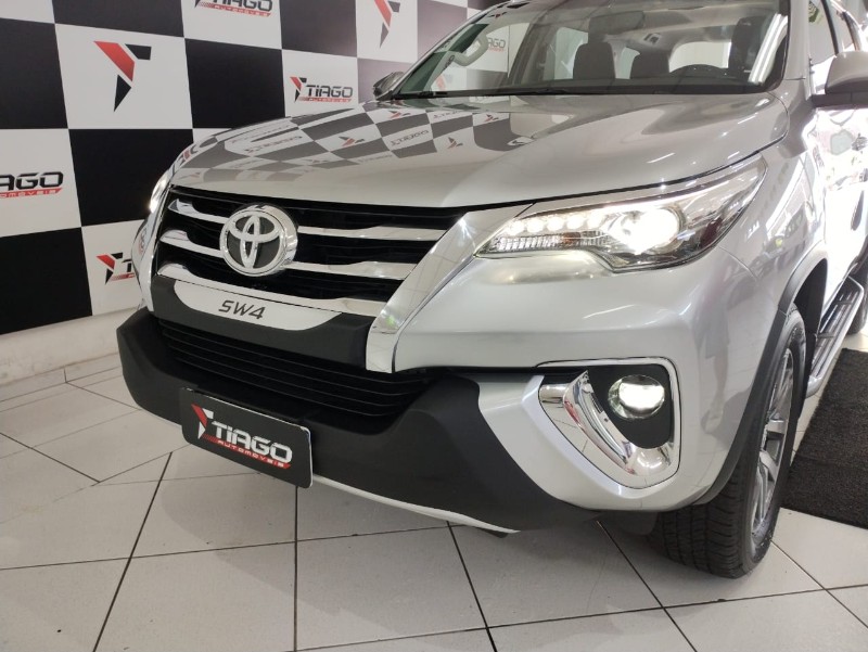 TOYOTA HILUX SW4 3.0 4X4 8V 2019/2019 TIAGO AUTOMÓVEIS VENÂNCIO AIRES / Carros no Vale TOYOTA HILUX SW4 3.0 4X4 8V 2019/2019 TIAGO AUTOMÓVEIS VENÂNCIO AIRES / Carros no Vale