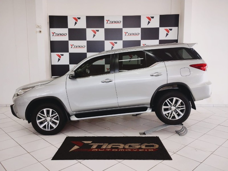 TOYOTA HILUX SW4 3.0 4X4 8V 2019/2019 TIAGO AUTOMÓVEIS VENÂNCIO AIRES / Carros no Vale TOYOTA HILUX SW4 3.0 4X4 8V 2019/2019 TIAGO AUTOMÓVEIS VENÂNCIO AIRES / Carros no Vale