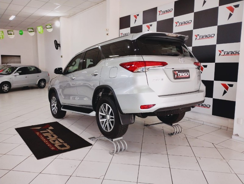 TOYOTA HILUX SW4 3.0 4X4 8V 2019/2019 TIAGO AUTOMÓVEIS VENÂNCIO AIRES / Carros no Vale TOYOTA HILUX SW4 3.0 4X4 8V 2019/2019 TIAGO AUTOMÓVEIS VENÂNCIO AIRES / Carros no Vale