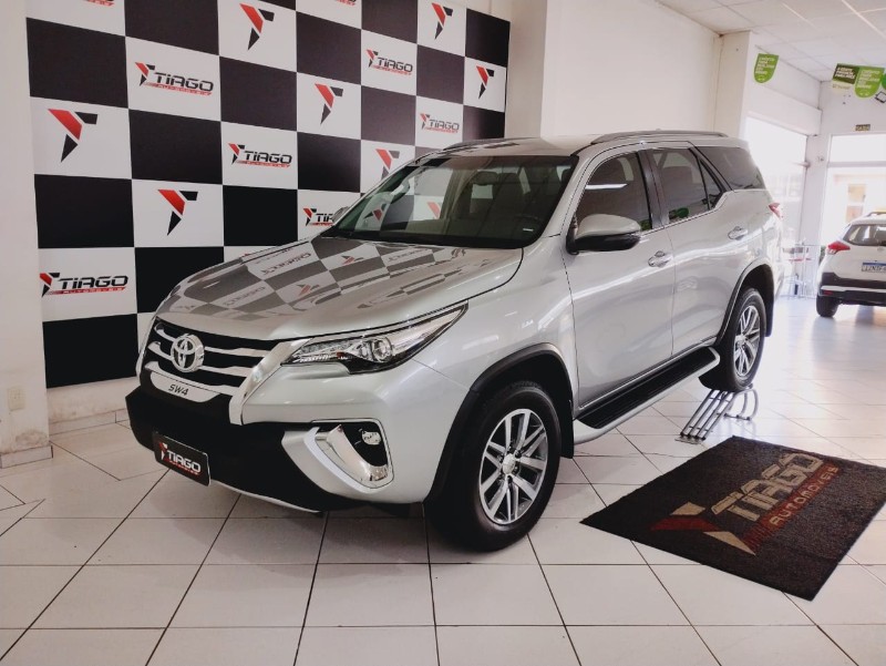 TOYOTA HILUX SW4 3.0 4X4 8V 2019/2019 TIAGO AUTOMÓVEIS VENÂNCIO AIRES / Carros no Vale TOYOTA HILUX SW4 3.0 4X4 8V 2019/2019 TIAGO AUTOMÓVEIS VENÂNCIO AIRES / Carros no Vale