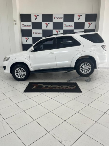TOYOTA HILUX SW4 2.7 SR 4X2 16V FLEX 4P AUTOMÁTICO 2015/2015 TIAGO AUTOMÓVEIS VENÂNCIO AIRES / Carros no Vale