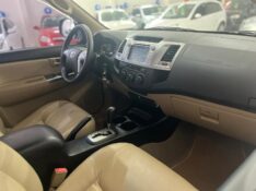 TOYOTA HILUX SW4 2.7 SR 4X2 16V FLEX 4P AUTOMÁTICO 2015/2015 TIAGO AUTOMÓVEIS VENÂNCIO AIRES / Carros no Vale