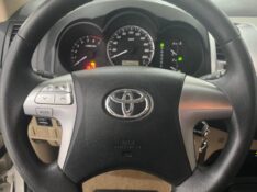 TOYOTA HILUX SW4 2.7 SR 4X2 16V FLEX 4P AUTOMÁTICO 2015/2015 TIAGO AUTOMÓVEIS VENÂNCIO AIRES / Carros no Vale