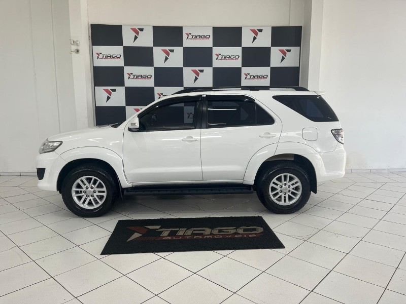 TOYOTA HILUX SW4 2.7 SR 4X2 16V FLEX 4P AUTOMÁTICO 2015/2015 TIAGO AUTOMÓVEIS VENÂNCIO AIRES / Carros no Vale