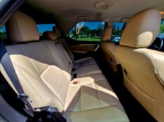 TOYOTA HILUX 2.7 SRV 4X2 CD 16V FLEX 4P AUTOMÁTICO 2017/2017 CRUZEIRO MULTIMARCAS CRUZEIRO DO SUL / Carros no Vale