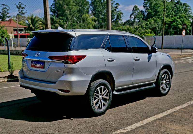 TOYOTA HILUX 2.7 SRV 4X2 CD 16V FLEX 4P AUTOMÁTICO 2017/2017 CRUZEIRO MULTIMARCAS CRUZEIRO DO SUL / Carros no Vale