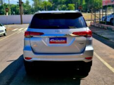 TOYOTA HILUX 2.7 SRV 4X2 CD 16V FLEX 4P AUTOMÁTICO 2017/2017 CRUZEIRO MULTIMARCAS CRUZEIRO DO SUL / Carros no Vale