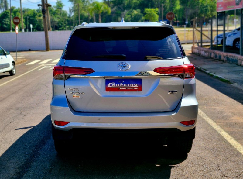 TOYOTA HILUX 2.7 SRV 4X2 CD 16V FLEX 4P AUTOMÁTICO 2017/2017 CRUZEIRO MULTIMARCAS CRUZEIRO DO SUL / Carros no Vale