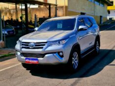 TOYOTA HILUX 2.7 SRV 4X2 CD 16V FLEX 4P AUTOMÁTICO 2017/2017 CRUZEIRO MULTIMARCAS CRUZEIRO DO SUL / Carros no Vale
