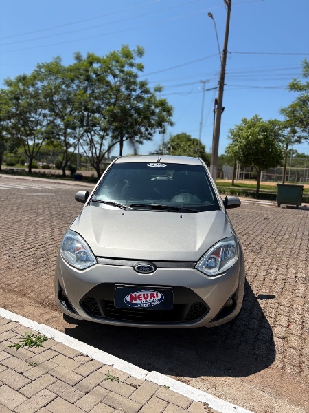 FORD FIESTA 1.6 16V FLEX MEC 5P 2013/2013 NEURI VEÍCULOS LAJEADO / Carros no Vale